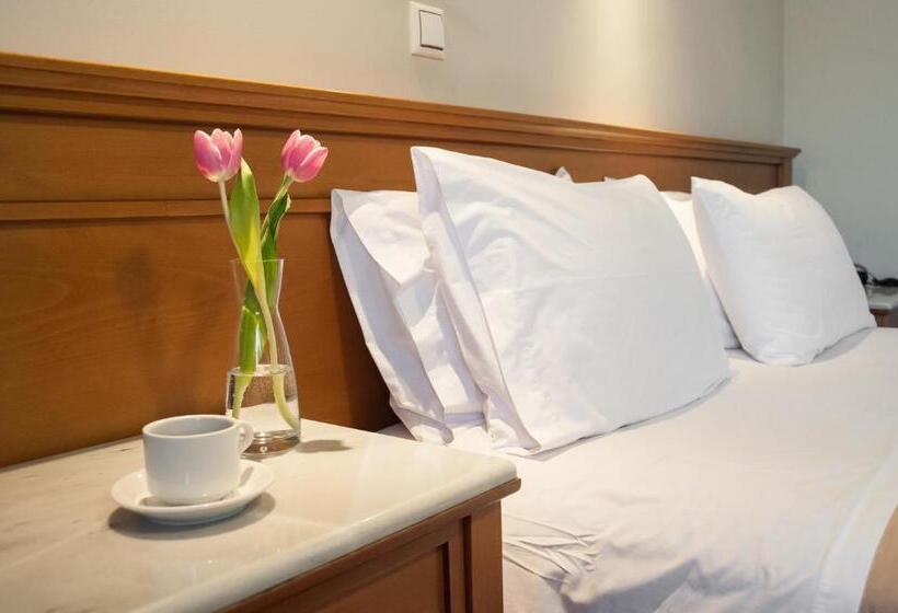 غرفة قياسية رباعية, Fedriades Delphi