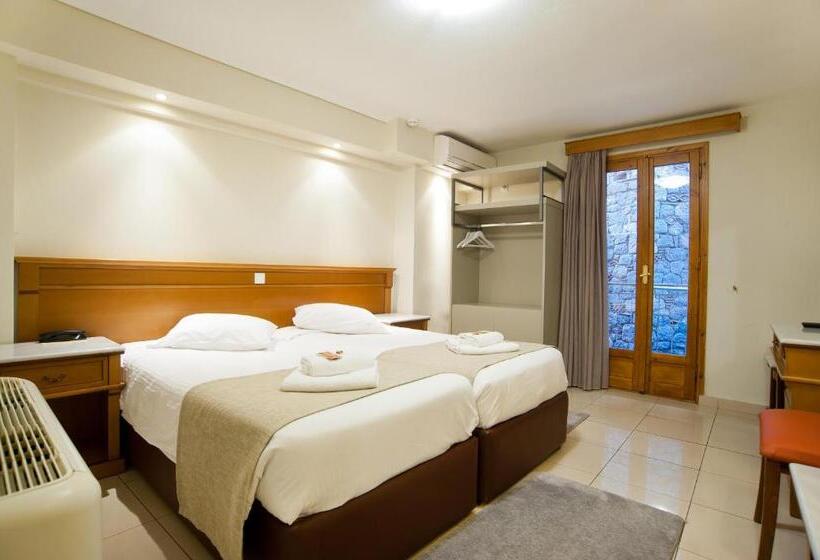 غرفة قياسية رباعية, Fedriades Delphi