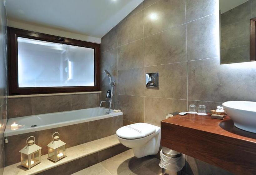 جناح جونيور بإطلالة بانورامية, Fedriades Delphi