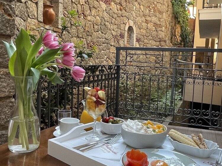 غرفة قياسية رباعية, Fedriades Delphi