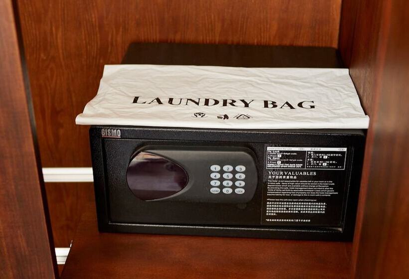 수피리어 룸, Galway Heights