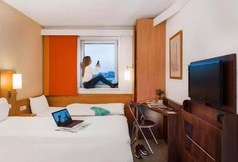 اتاق استاندارد سه نفره, Ibis Praha Mala Strana