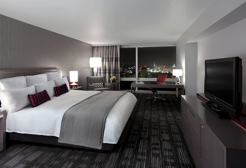 جناح, Loews Hollywood