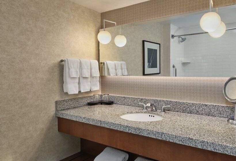 スイート, Loews Hollywood