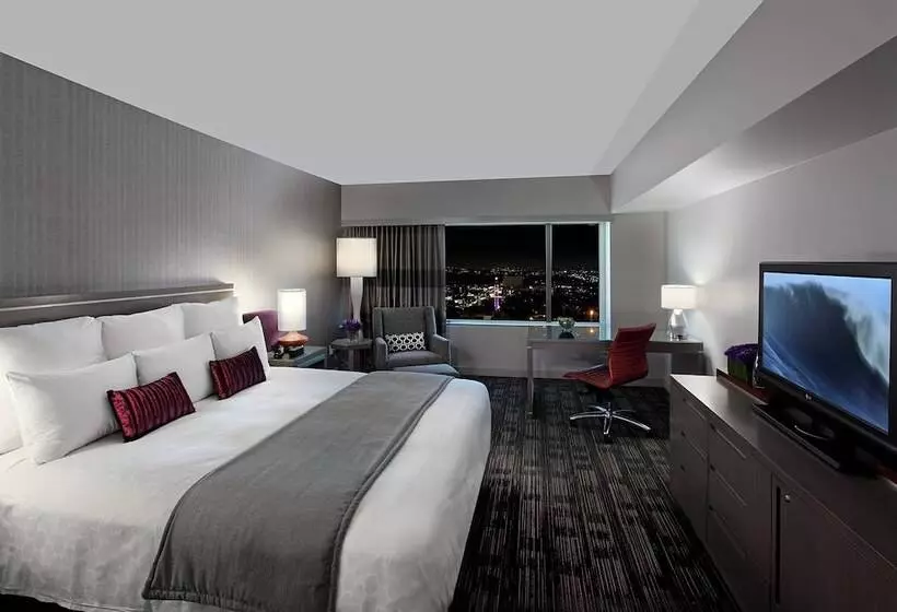 سوییت, Loews Hollywood