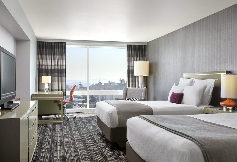 غرفه قياسيه سريرين مزدوجين, Loews Hollywood