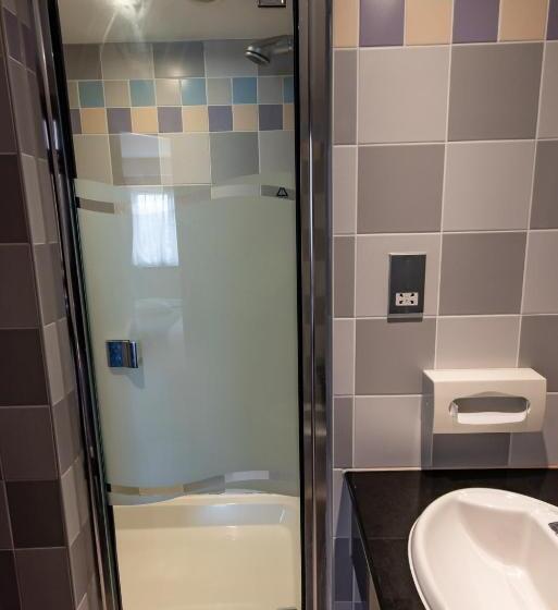 수피리어 룸, Thatchers