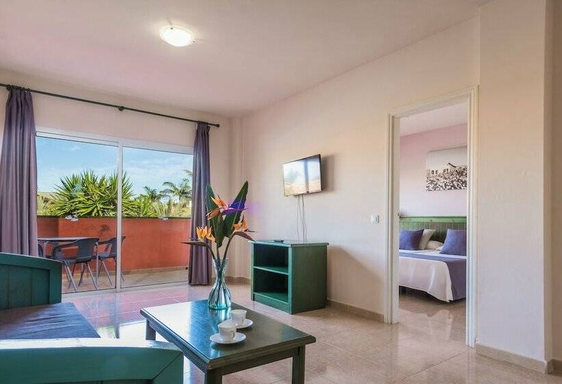 شقة غرفة واحدة, Oasis Village