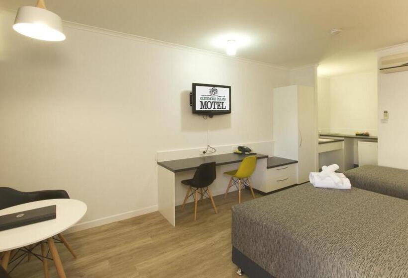 家庭间, Glenmore Palms Motel