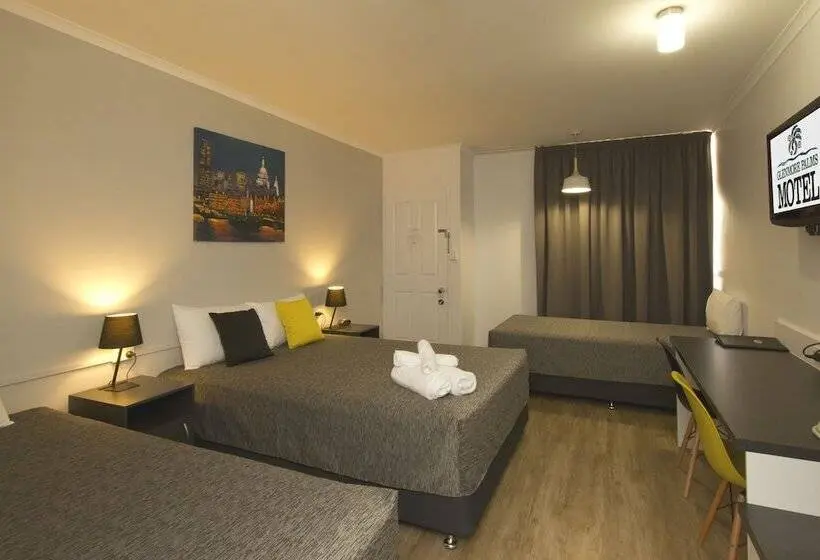 اتاق خانوادگی, Glenmore Palms Motel
