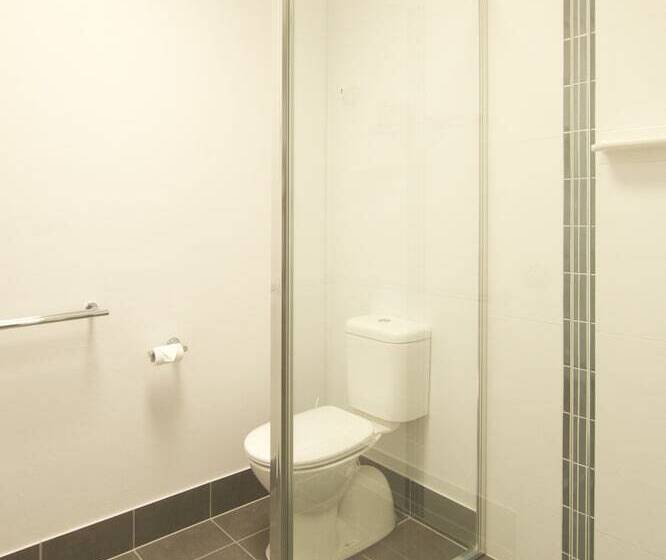 家庭间, Glenmore Palms Motel