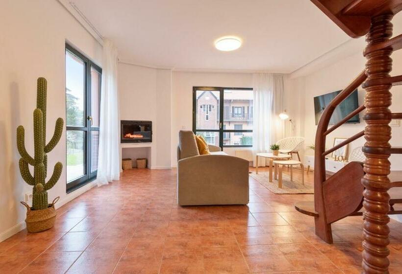 דירת דופלקס 3 חדרי שינה, Abba Comillas Apartments