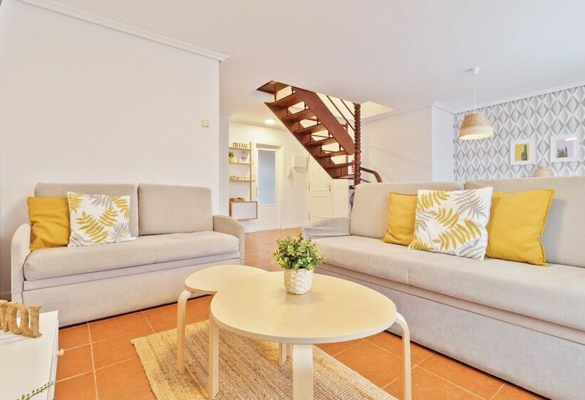 דירת דופלקס 3 חדרי שינה, Abba Comillas Apartments