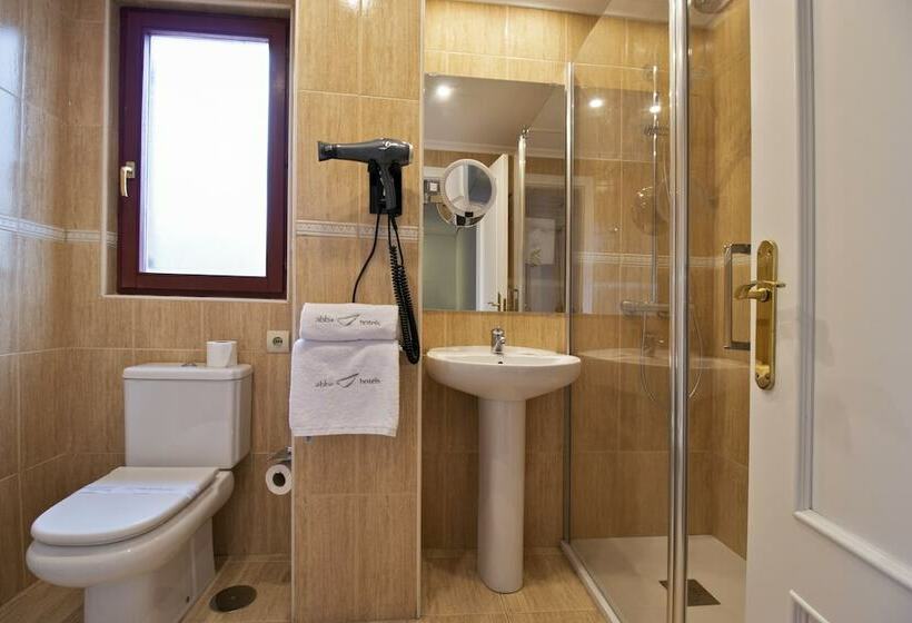 דירת דופלקס 3 חדרי שינה, Abba Comillas Apartments