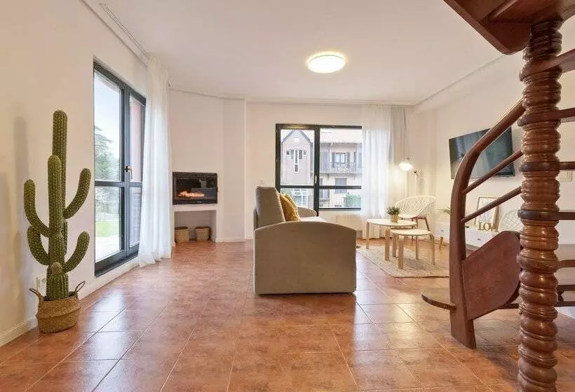 3ベッドルームデュプレックスアパート, Abba Comillas Apartments