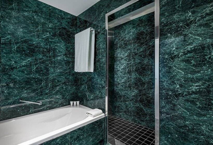 Полулюкс, Leonardo Royal Hotel Barcelona Forum