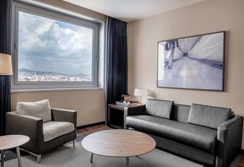 جناح جونيور, Leonardo Royal Hotel Barcelona Forum