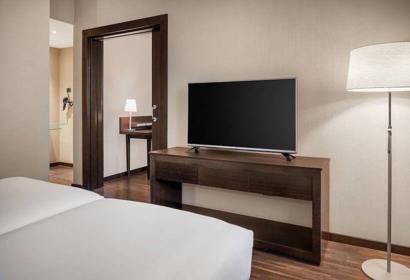 جناح جونيور, Leonardo Royal Hotel Barcelona Forum