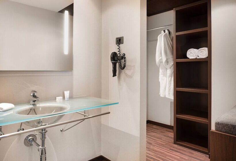 Полулюкс, Leonardo Royal Hotel Barcelona Forum