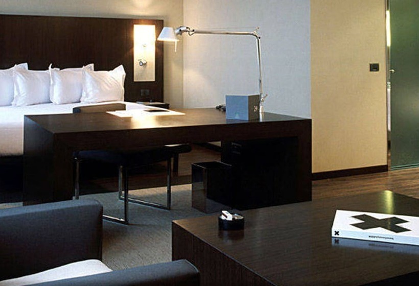 جناح جونيور, Leonardo Royal Hotel Barcelona Forum