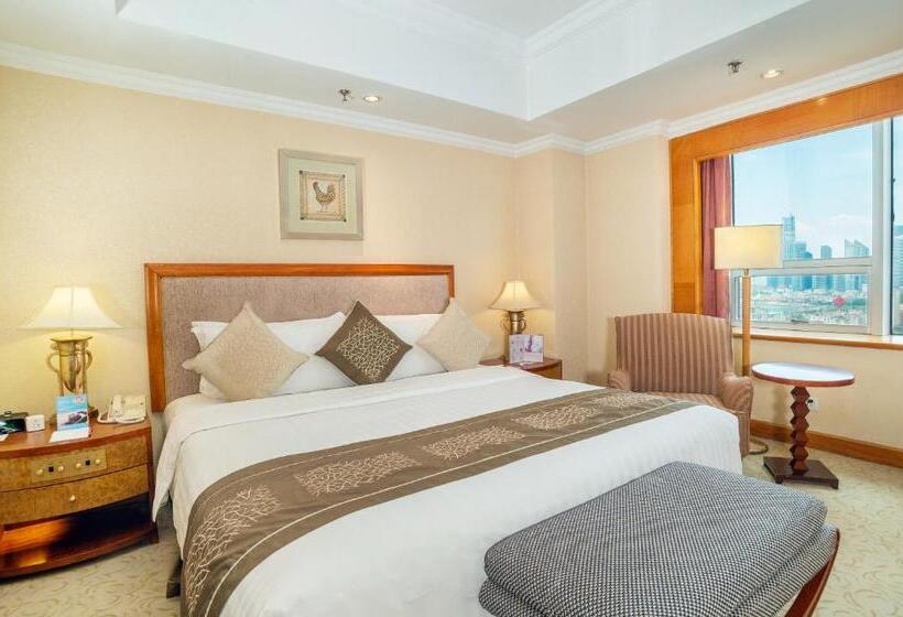 מיטת קינג בסוויטה, Crowne Plaza Qingdao, An Ihg