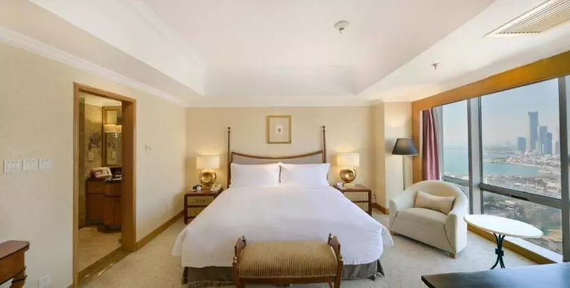 キングサイズベッドのスイートルーム, Crowne Plaza Qingdao, An Ihg