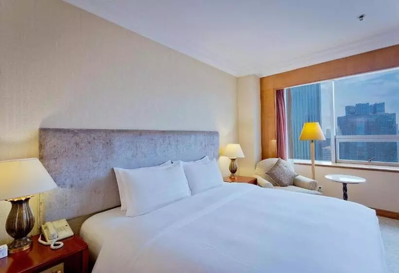 キングサイズベッドのスタンダードルーム, Crowne Plaza Qingdao, An Ihg