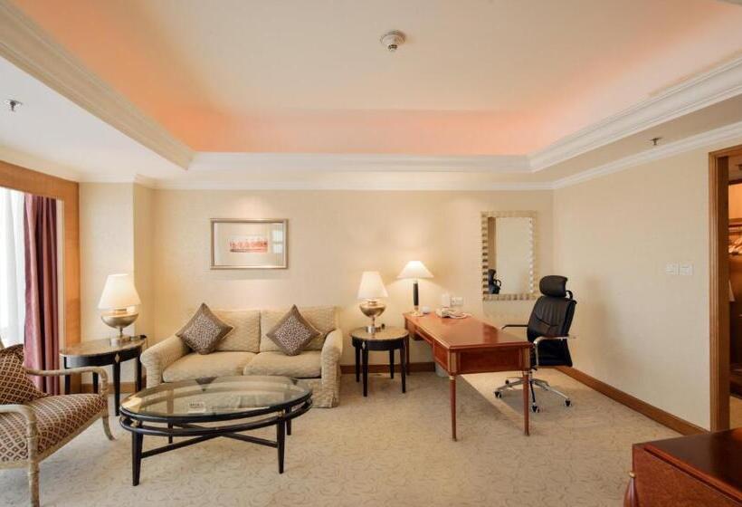 이그제큐티브 스위트 킹침대, Crowne Plaza Qingdao, An Ihg
