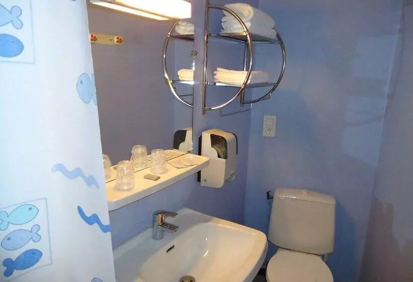 اتاق استاندارد چهار تخته, Hôtel Des Voyageurs