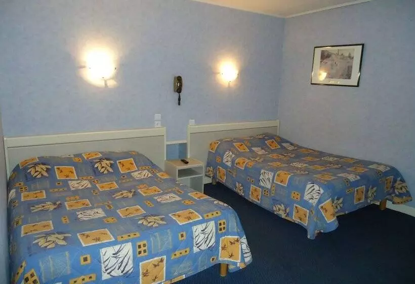 اتاق استاندارد چهار تخته, Hôtel Des Voyageurs