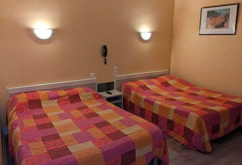 اتاق استاندارد چهار تخته, Hôtel Des Voyageurs