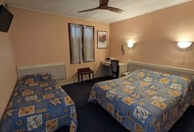 اتاق استاندارد سه نفره, Hôtel Des Voyageurs