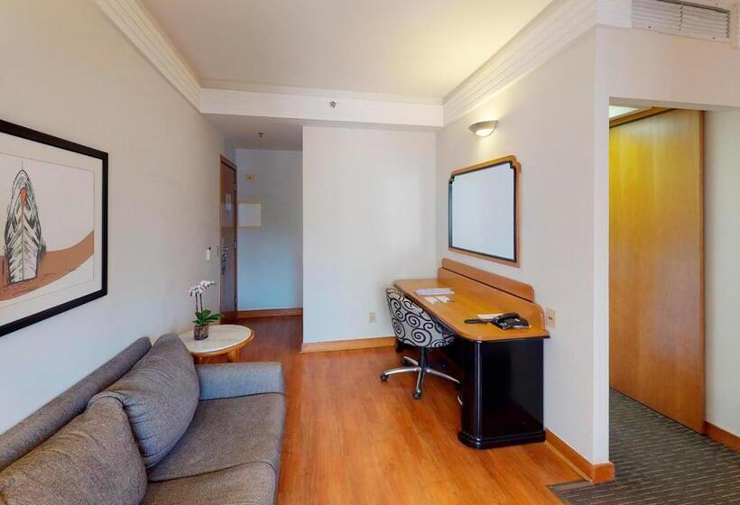 スーペリアースイート, Estanplaza International