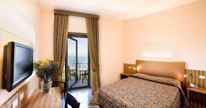 Номер Стандарт Вид на Море, Grand Hotel Due Golfi