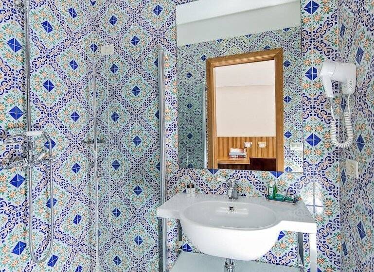 חדר סטנדרט לשלושה, Grand Hotel Due Golfi