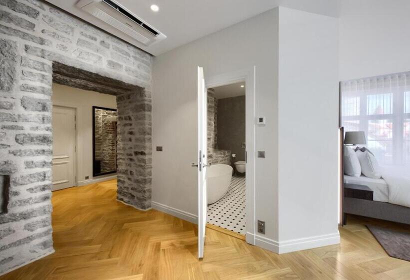 استودیوی استاندارد, Nunne Boutique