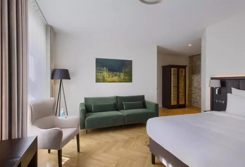 استودیوی استاندارد, Nunne Boutique