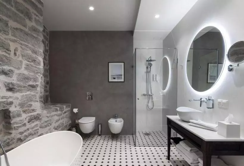 استودیوی استاندارد, Nunne Boutique