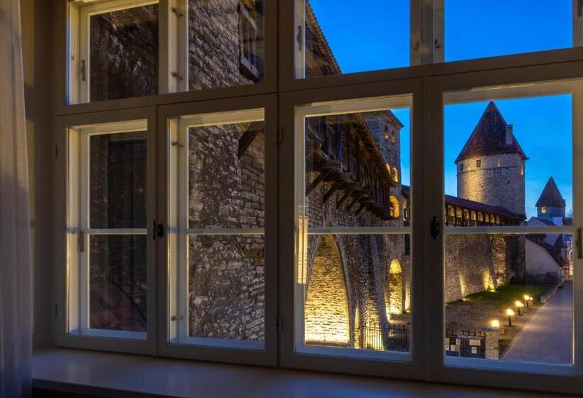 استودیوی استاندارد, Nunne Boutique