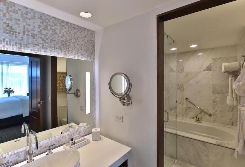 Suite with lake view, Real Intercontinental Metrocentro Managua, An Ihg