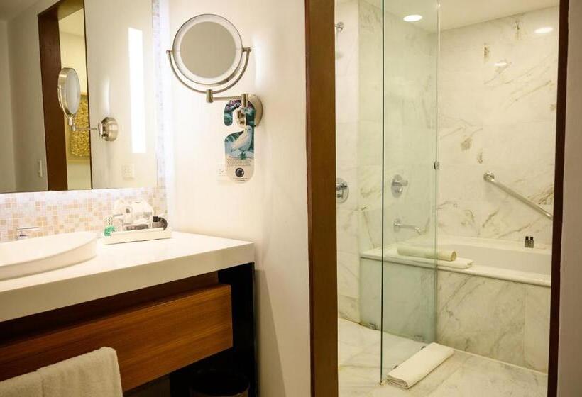 Suite with lake view, Real Intercontinental Metrocentro Managua, An Ihg