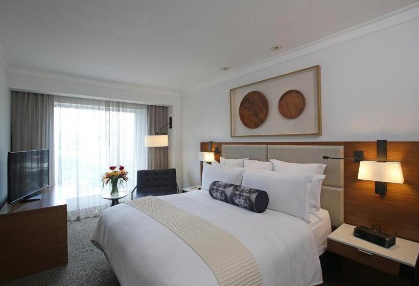 Suite with lake view, Real Intercontinental Metrocentro Managua, An Ihg