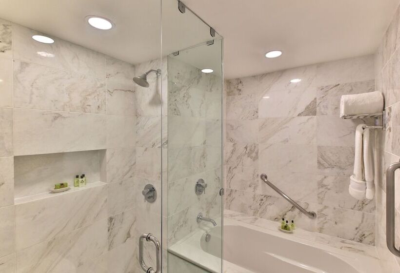 Suite with lake view, Real Intercontinental Metrocentro Managua, An Ihg