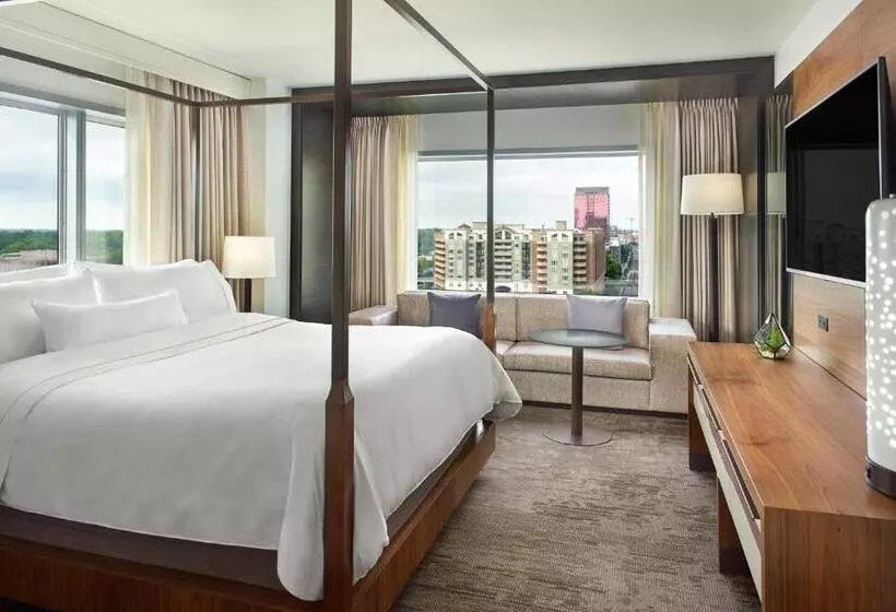 سوئیت اجرایی با تخت کینگ, The Westin Charlotte