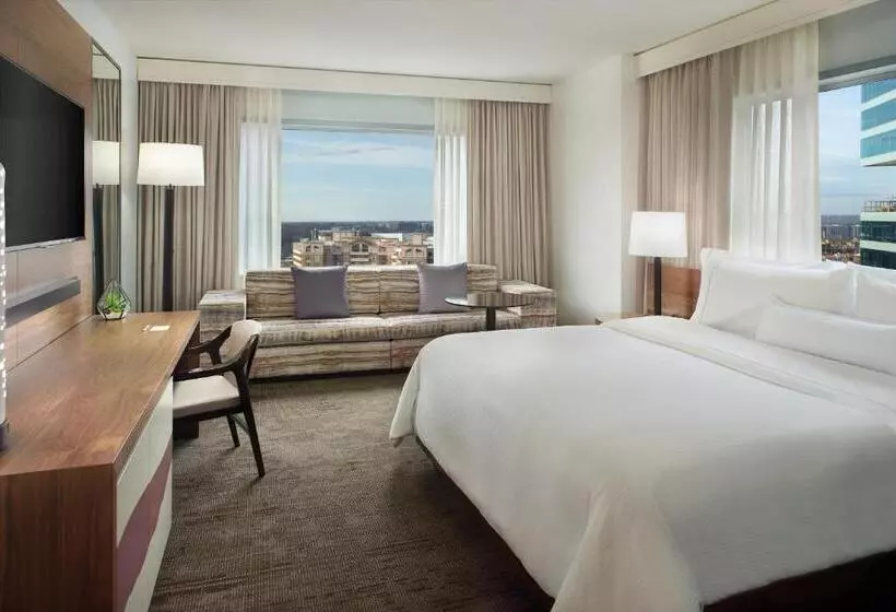 سوئیت اجرایی با تخت کینگ, The Westin Charlotte