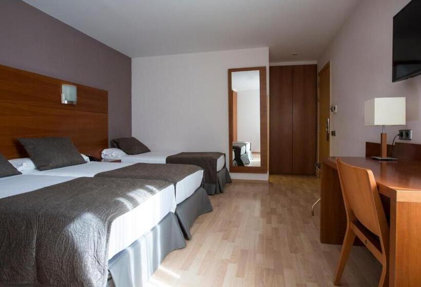 Habitación Triple Estándar, Via Augusta