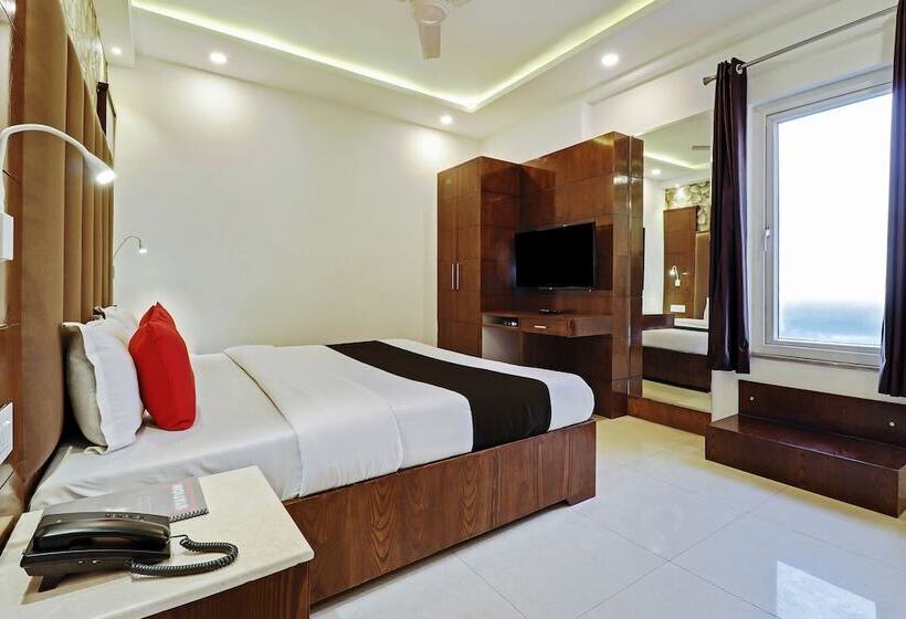 Номер Deluxe, Capital O 2242 Hotel Yuvraj Deluxe