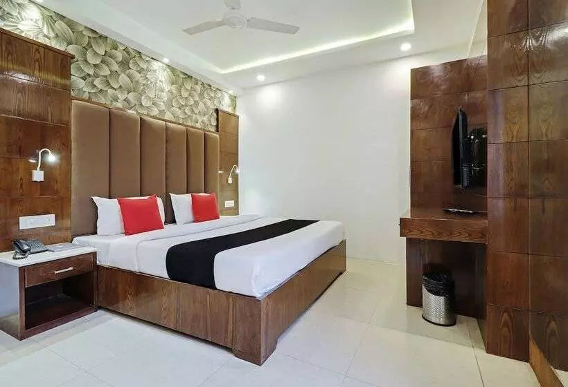 デラックスルーム, Capital O 2242 Hotel Yuvraj Deluxe