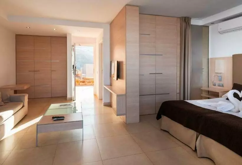 سوییت جونیور با چشمانداز دریا, Marina Elite