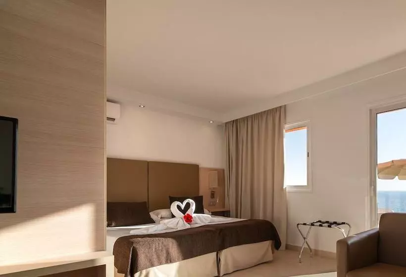 سوییت جونیور با چشمانداز دریا, Marina Elite